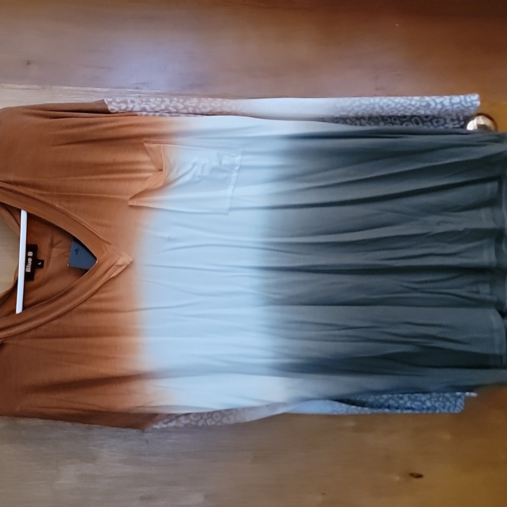 Blue B multicolored top with pocket